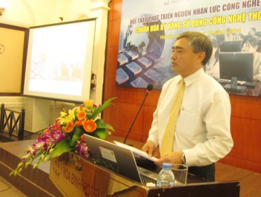 Thứ trưởng Bộ TT&TT Nguyễn Minh Hồng nhấn mạnh: "Tất cả nhân lực trong các cơ quan nhà nước, các ngành ngành kinh tế đều cần phải có kỹ năng sử dụng CNTT".