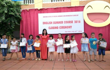 Trung tâm Ngoại ngữ - Tin học tổng kết tiếng Anh hè năm 2016