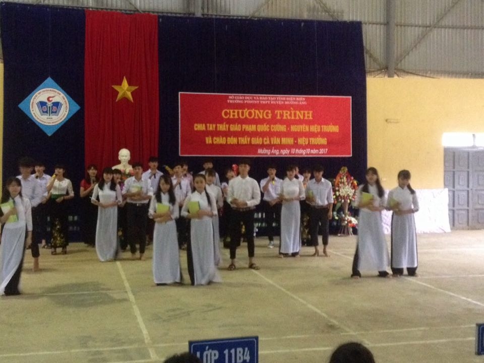 Chia tay thầy Giáo Phạm Quốc Cường và chào đón thầy giáo Cà Văn Minh