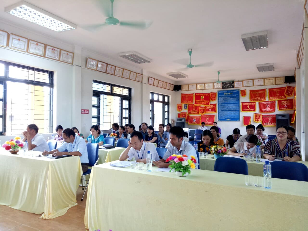 HỘI NGHỊ CÔNG NHÂN VIÊN CHỨC TRƯỜNG PTDTNT THPT MƯỜNG ẢNG