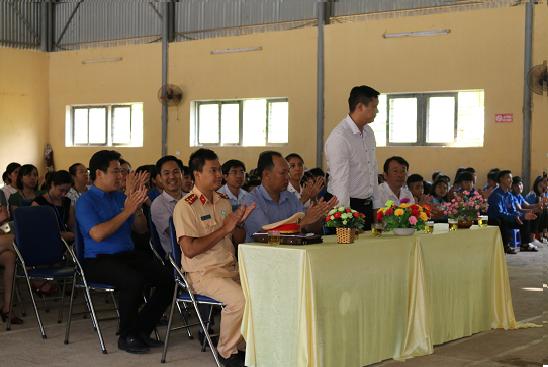 tham dự buổi tuyên truyền các các đồng chí trong ban ATGT tỉnh và đại diện của Tỉnh đoàn Điện Biên