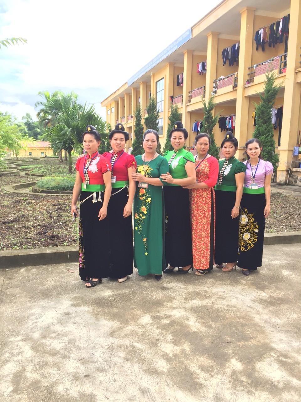 NGƯỜI PHỤC VỤ TẬN TÂM, TẬN TỤY