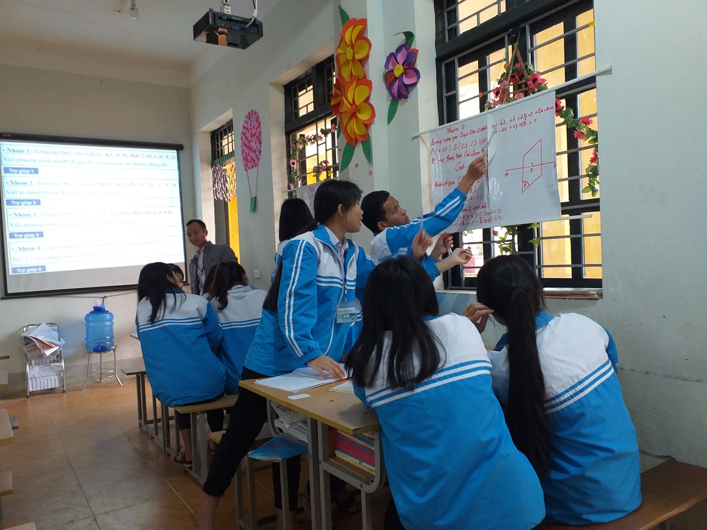 Ảnh 3 Các thầy cô trong tổ đổi mới phương pháp dạy học