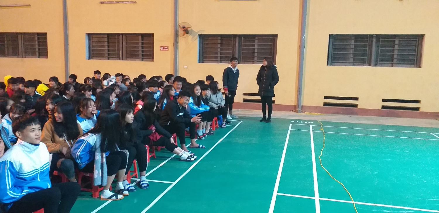 Ảnh 6 Học sinh trao đổi về tác hại của bia rượu và thuốc lá