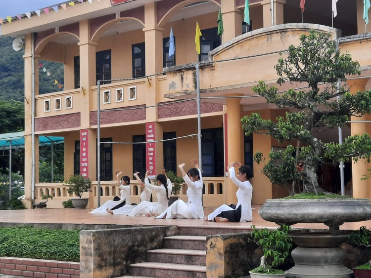 ảnh 2 Tiết mục văn nghệ trong buổi lễ