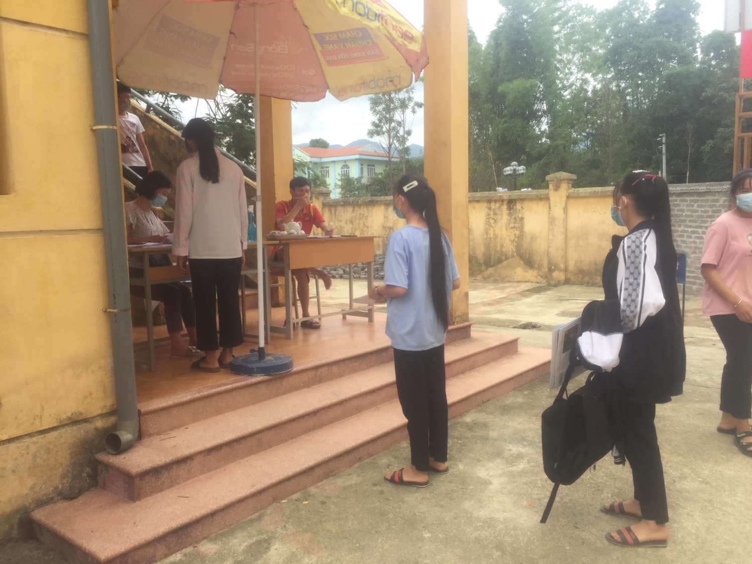 Ảnh4 công tác thu nhận hồ sơ tuyển sinh vào lớp 10 được thực hiện bài bản