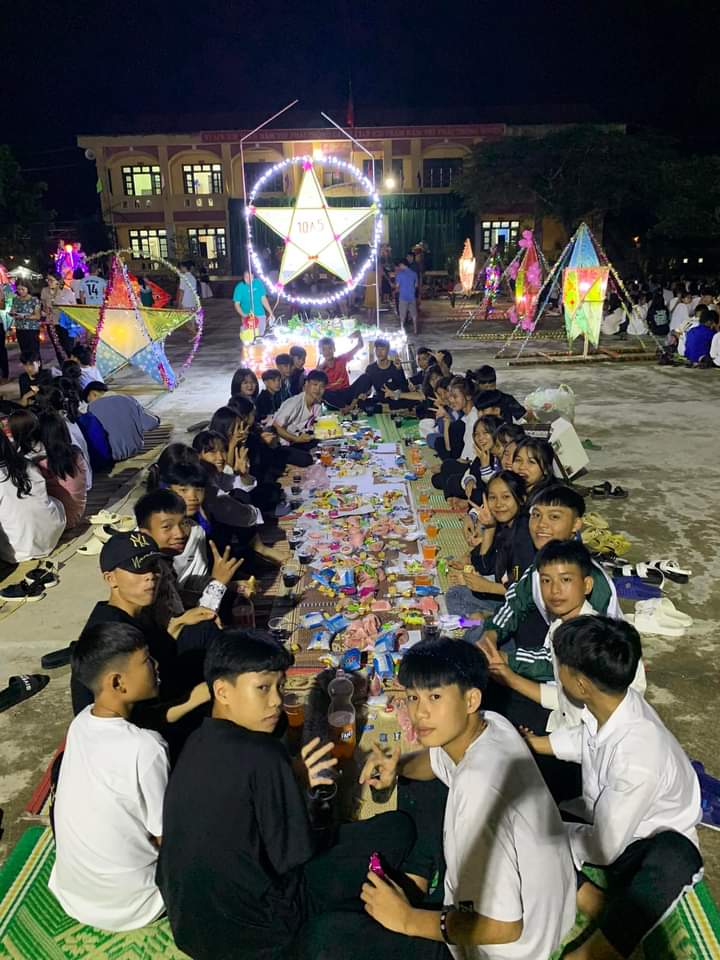 ảnh 5 Học sinh phá cỗ