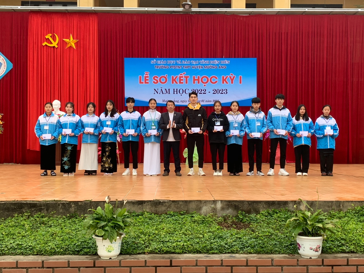 TRƯỜNG PTDTNT THPT MƯỜNG ẢNG TỔ CHỨC LỄ SƠ KẾT HỌC KỲ I- NĂM HỌC 2022-2023