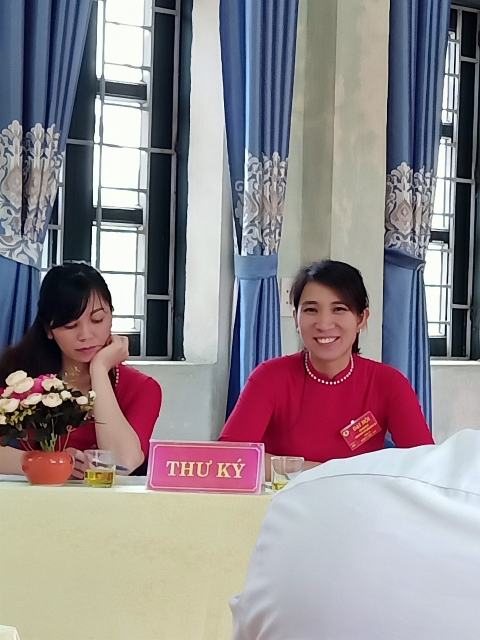 Ảnh 2 Bàn thư kí ghi nghị quyết Đại hội